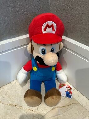 Super Mario Nintendo 2017 plushie NWT